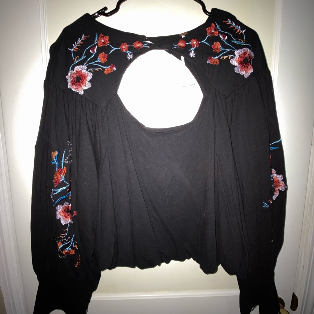 Flowy sleeve top, cut out on front chest area.